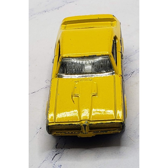 Hot Wheels 2010 Muscle Mania Series Yellow '69 Pontiac GTO - Picture 2 of 6